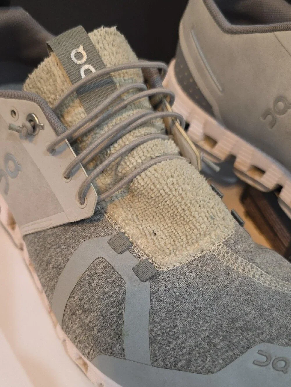 On Running Cloud 5 Terry Women's Grey and White Sneakers Size 9.5